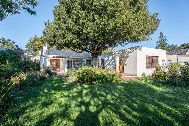 To Let 4 Bedroom Property for Rent in Bergvliet Western Cape